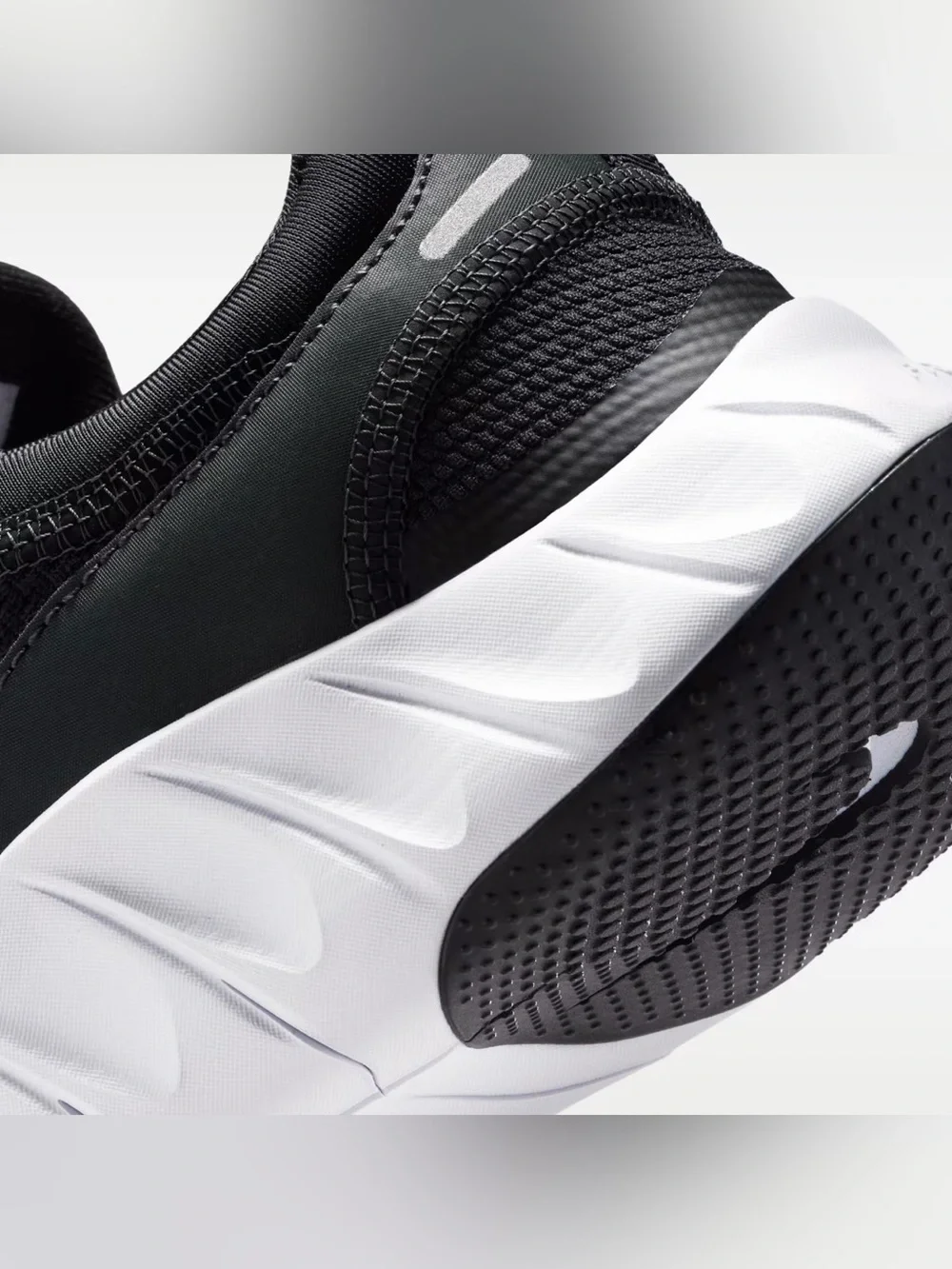 Nike Big Kids Nike Free Ride Black/White  Running Shoes 4.5 Youth NWT & Box